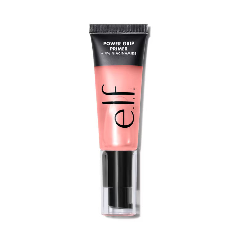 برايمر e.l.f. Power Grip + 4% Niacinamide بعبوة وردية على خلفية بيضاء
