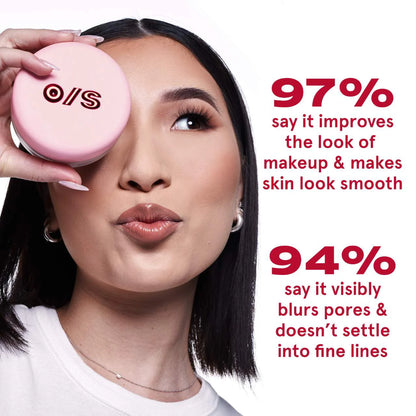 ONE/SIZE Ultimate Blurring Setting Powder model holding compact with smoothing results