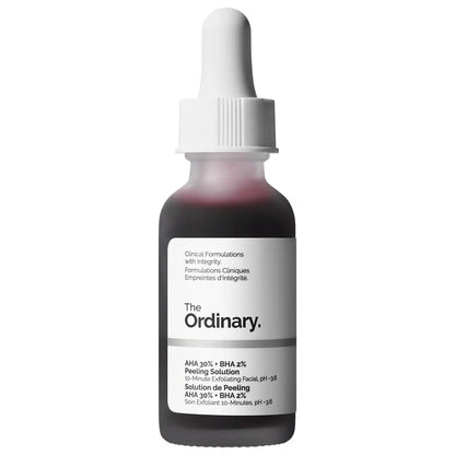 محلول The Ordinary AHA 30% + BHA 2% Peeling Solution بعبوة قطارة على خلفية بيضاء