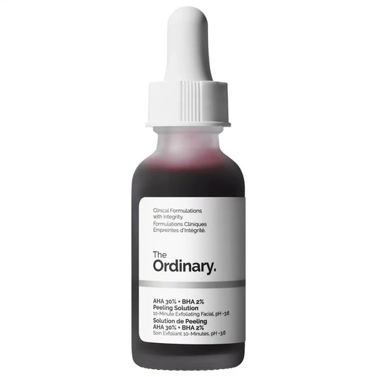 محلول The Ordinary AHA 30% + BHA 2% Peeling Solution بعبوة قطارة على خلفية بيضاء