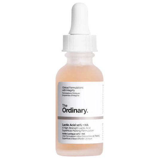 سيروم The Ordinary Lactic Acid 10% + HA بعبوة قطارة على خلفية بيضاء