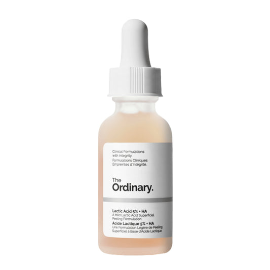 سيروم The Ordinary Lactic Acid 5% + HA بعبوة قطارة على خلفية بيضاء