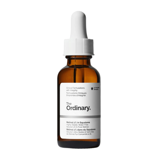 سيروم The Ordinary Retinol 1% in Squalane بعبوة قطارة على خلفية بيضاء